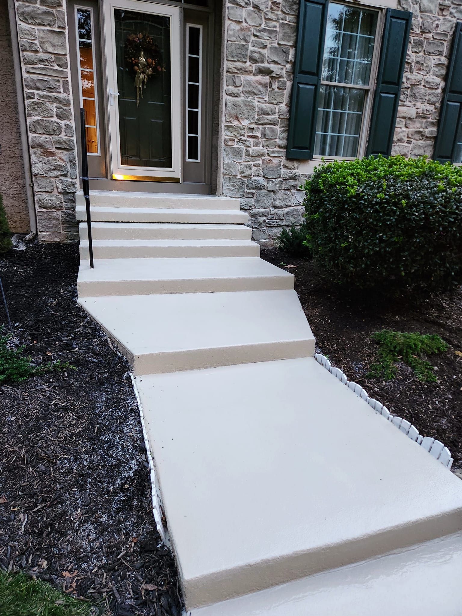 Quartz epoxy concrete coating