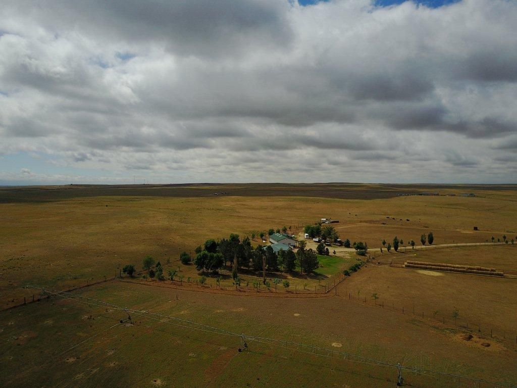An aerial view of a farm in the middle of a field.