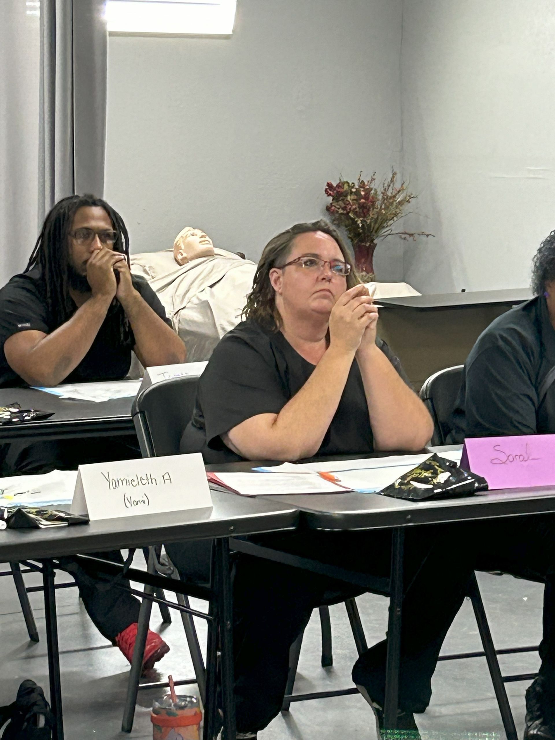 A group of people are sitting at tables in a room.