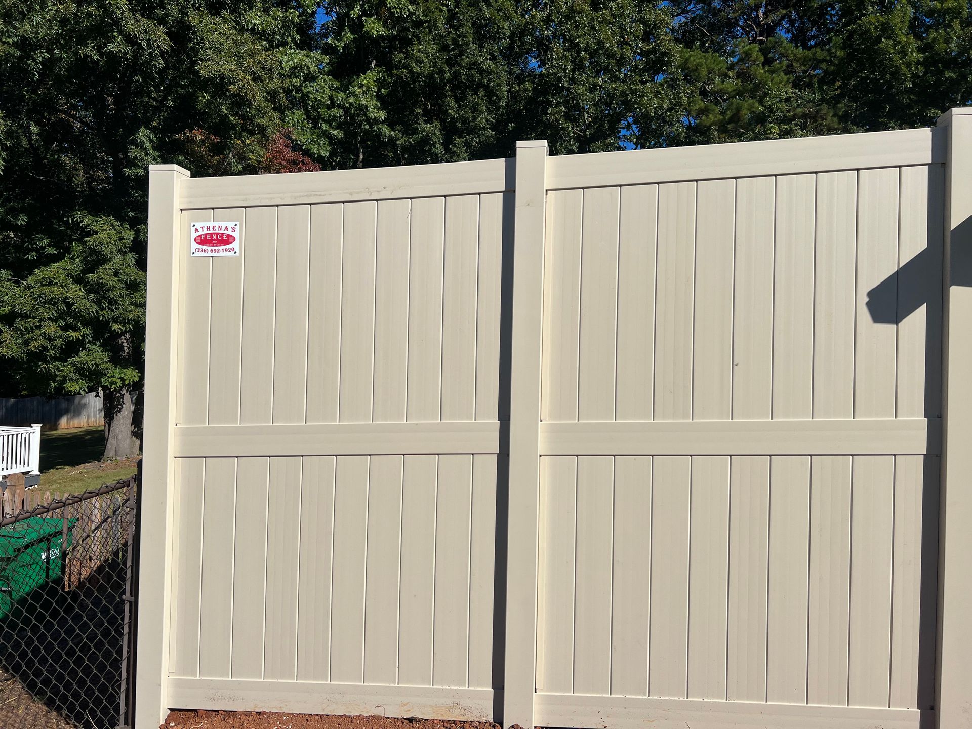 Cream vinyl fencing installation