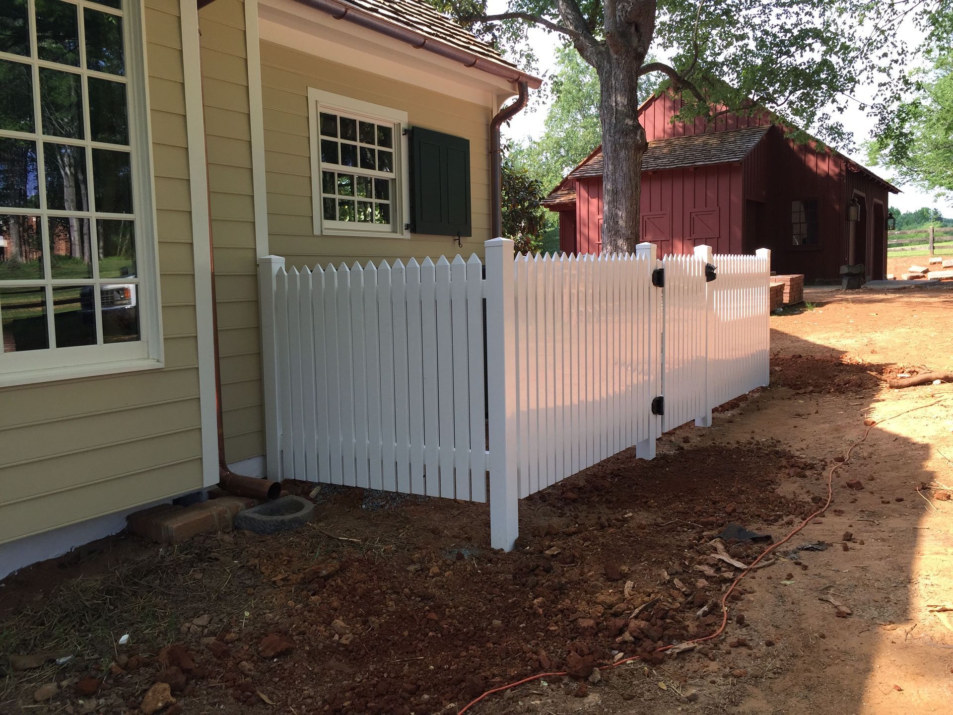 Residential vinyl fencing install