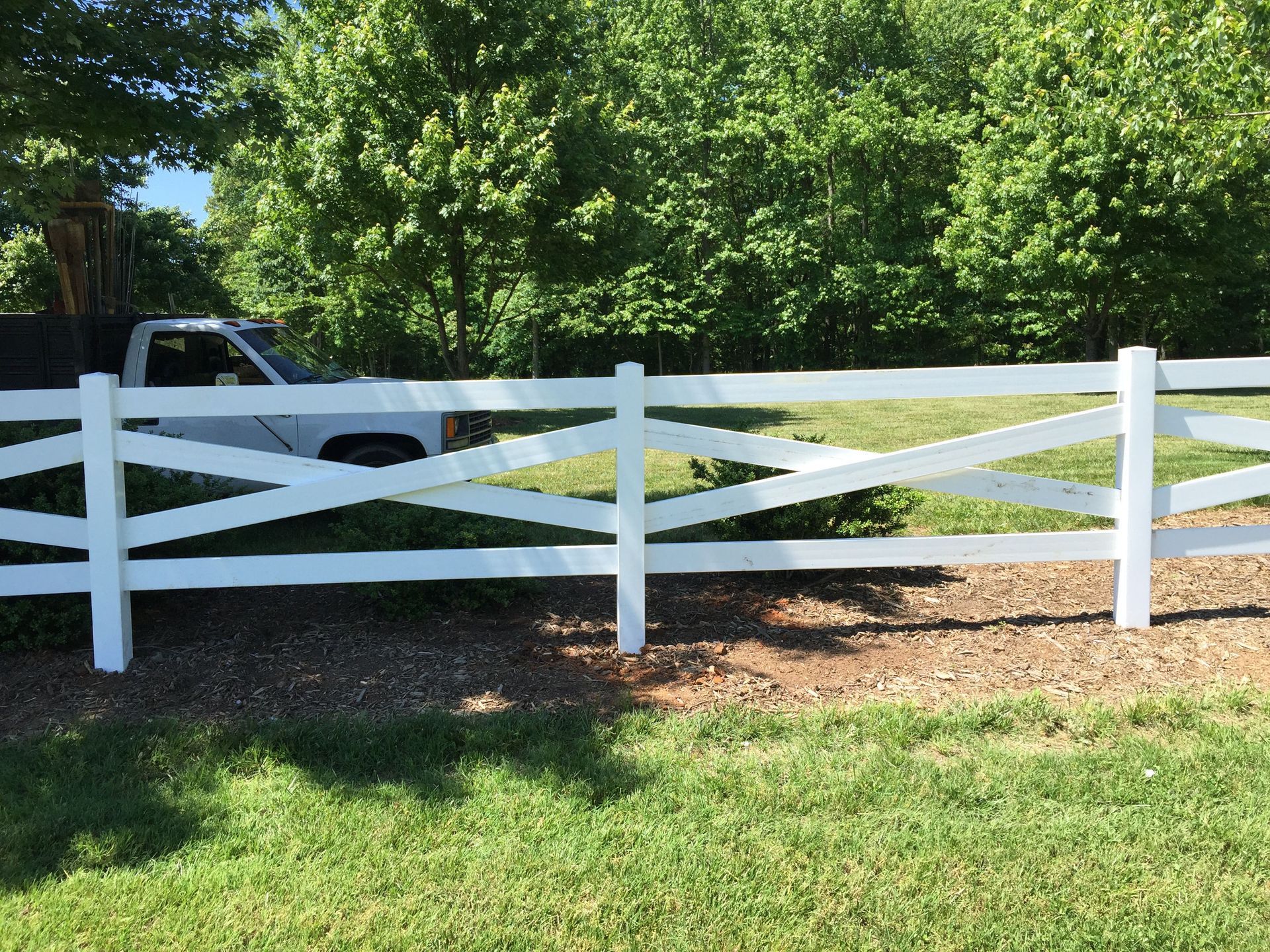 Farm vinyl fence build