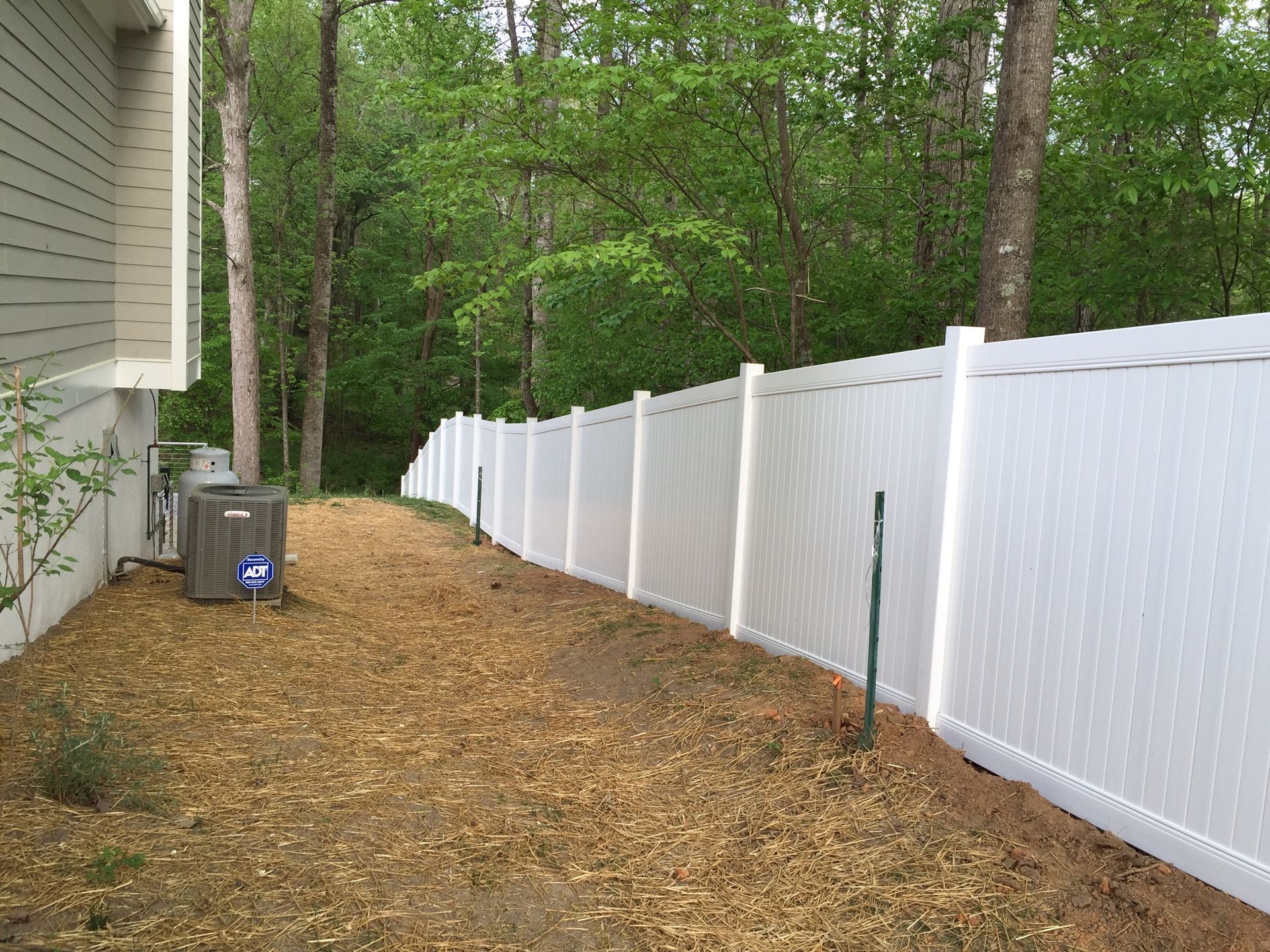 Quality vinyl fencing installation