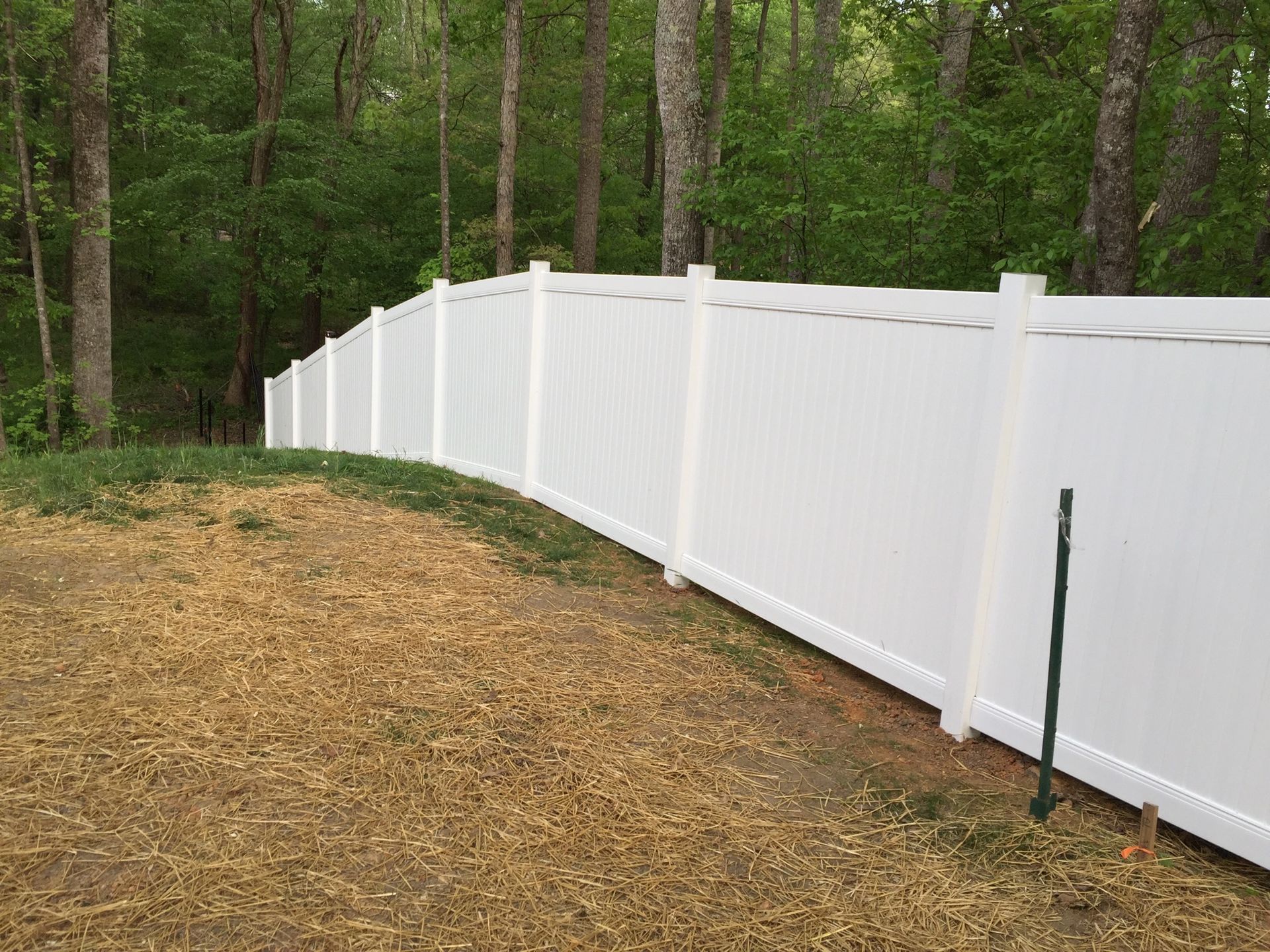 Quality vinyl fencing white installation