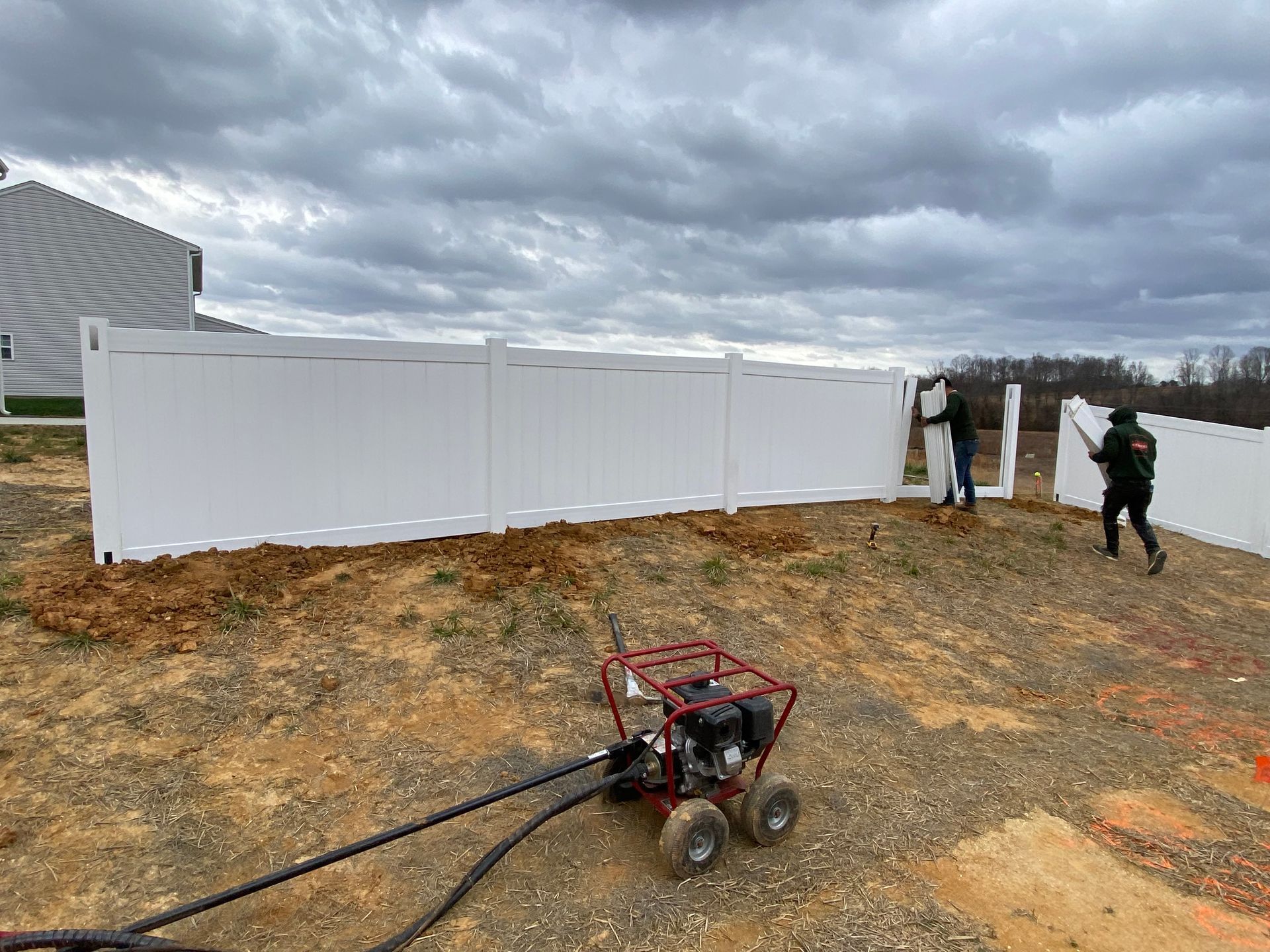 Residential vinyl fencing installation services