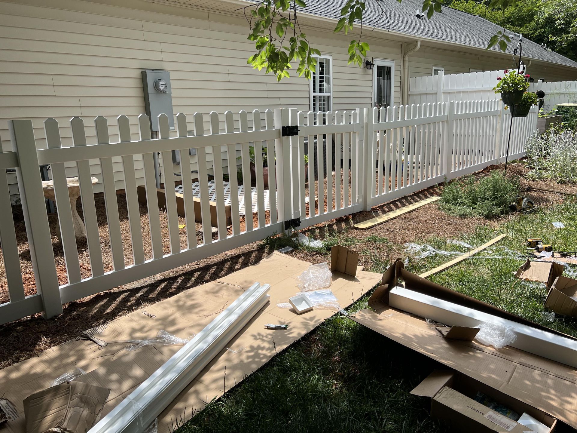 Vinyl fencing builders