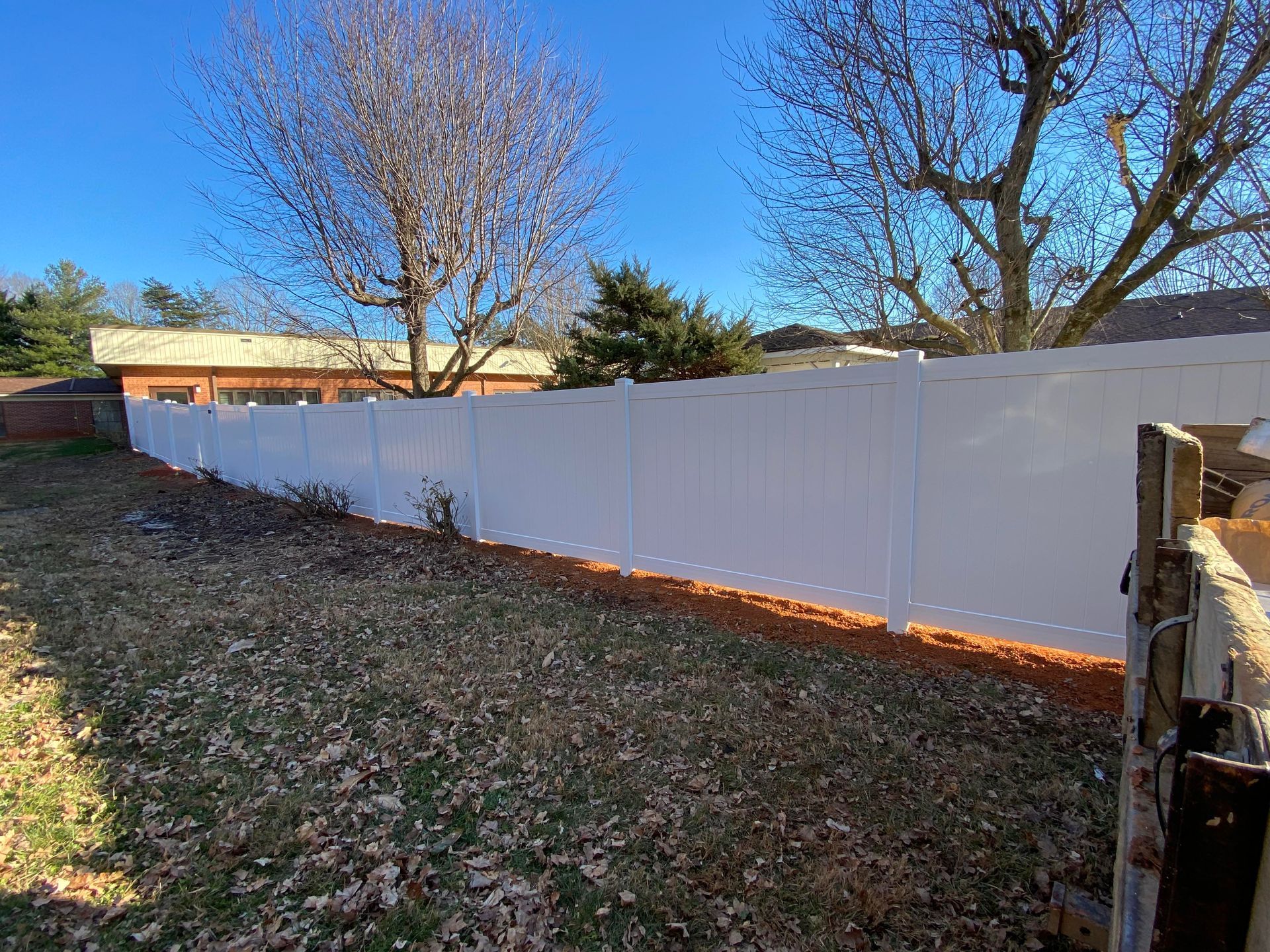 White vinyl privacy long fence