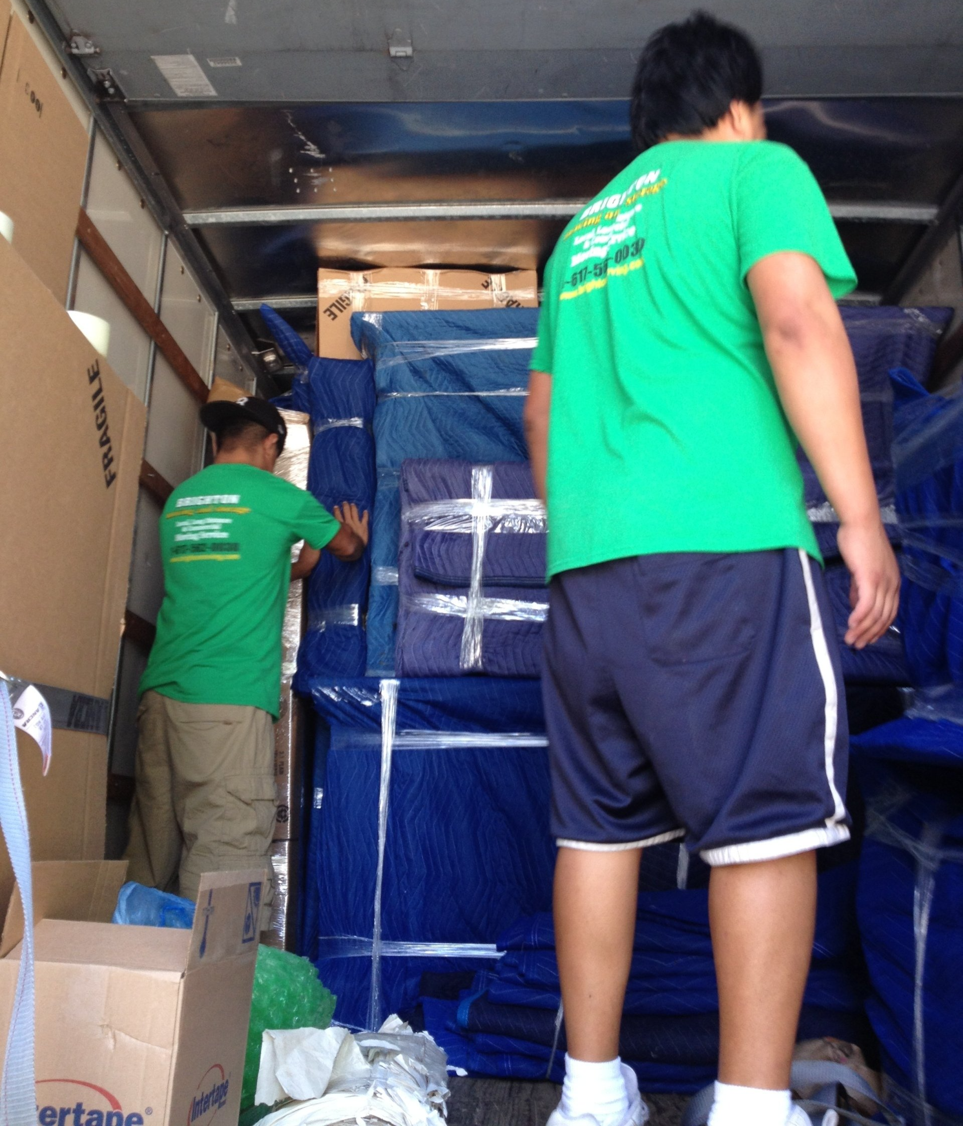 Loading furniture in the vehicle