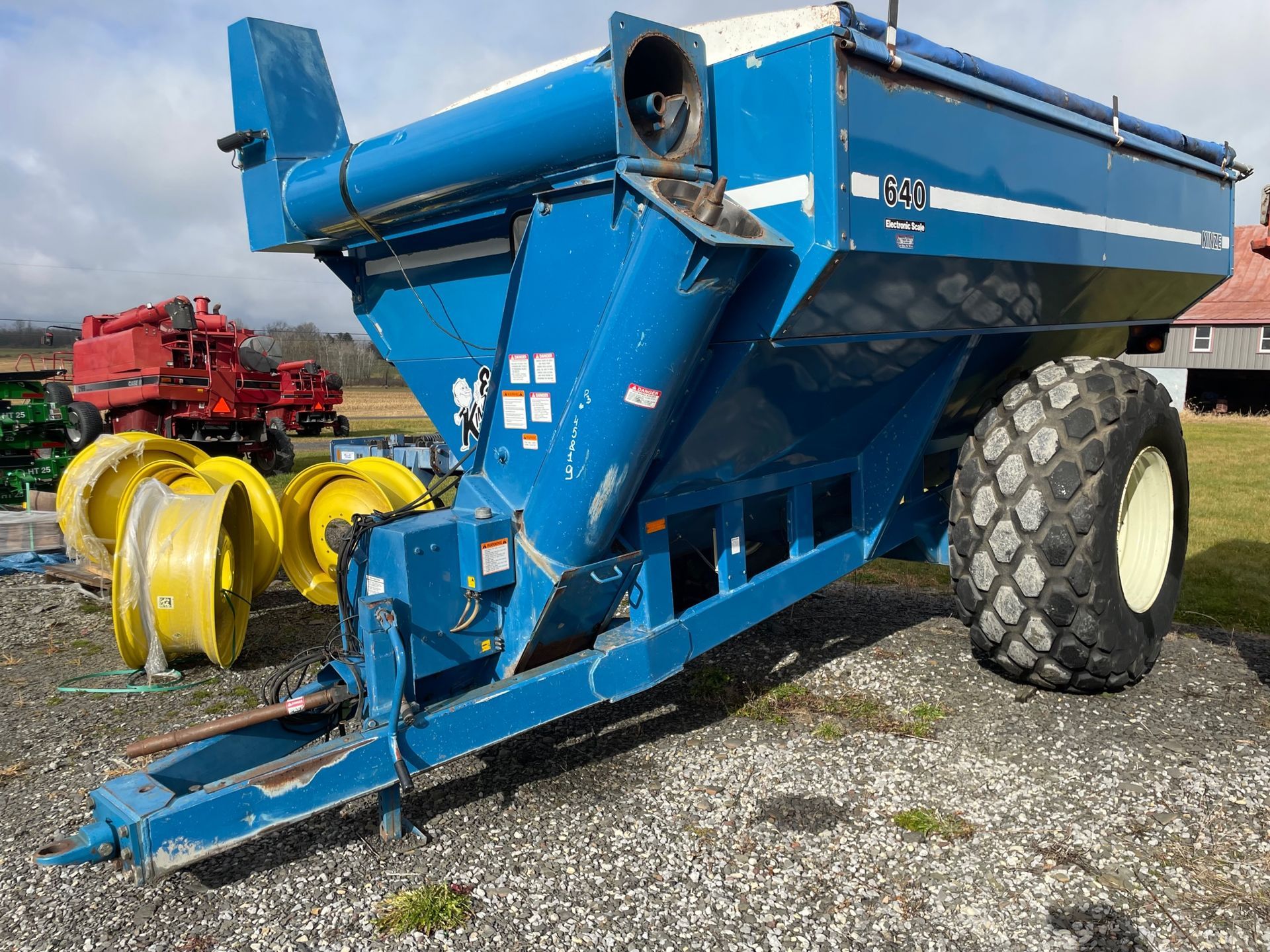 Kinze 640 Grain Cart for sale