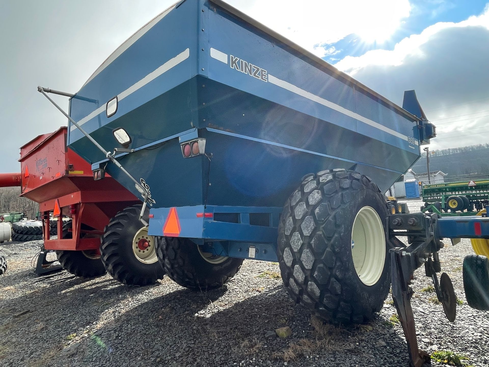 Kinze 640 Grain Cart for sale