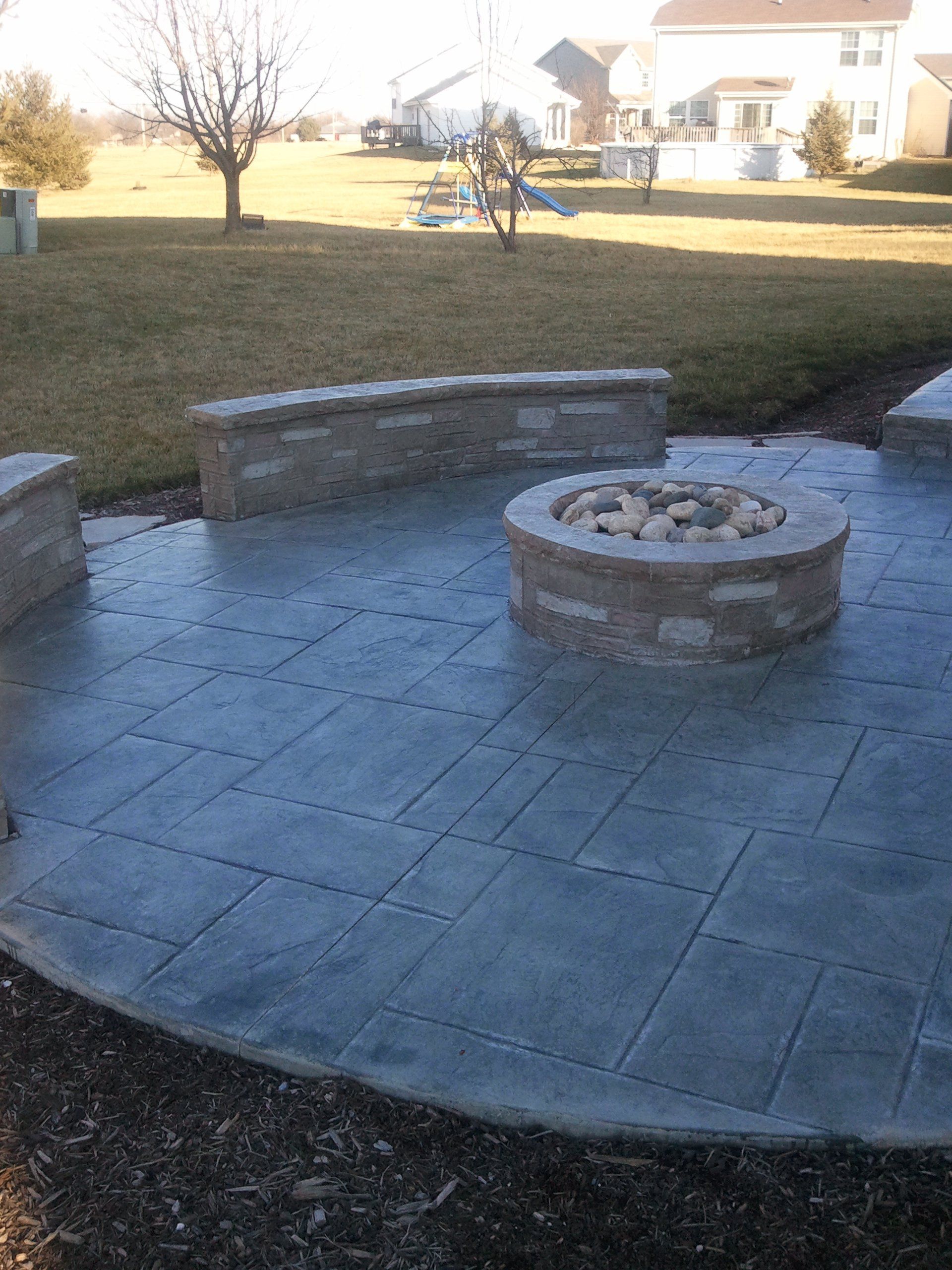 there is a fire pit in the middle of the patio .