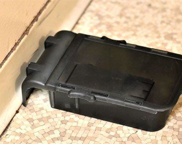 Electronic mouse trap used Pest Commander