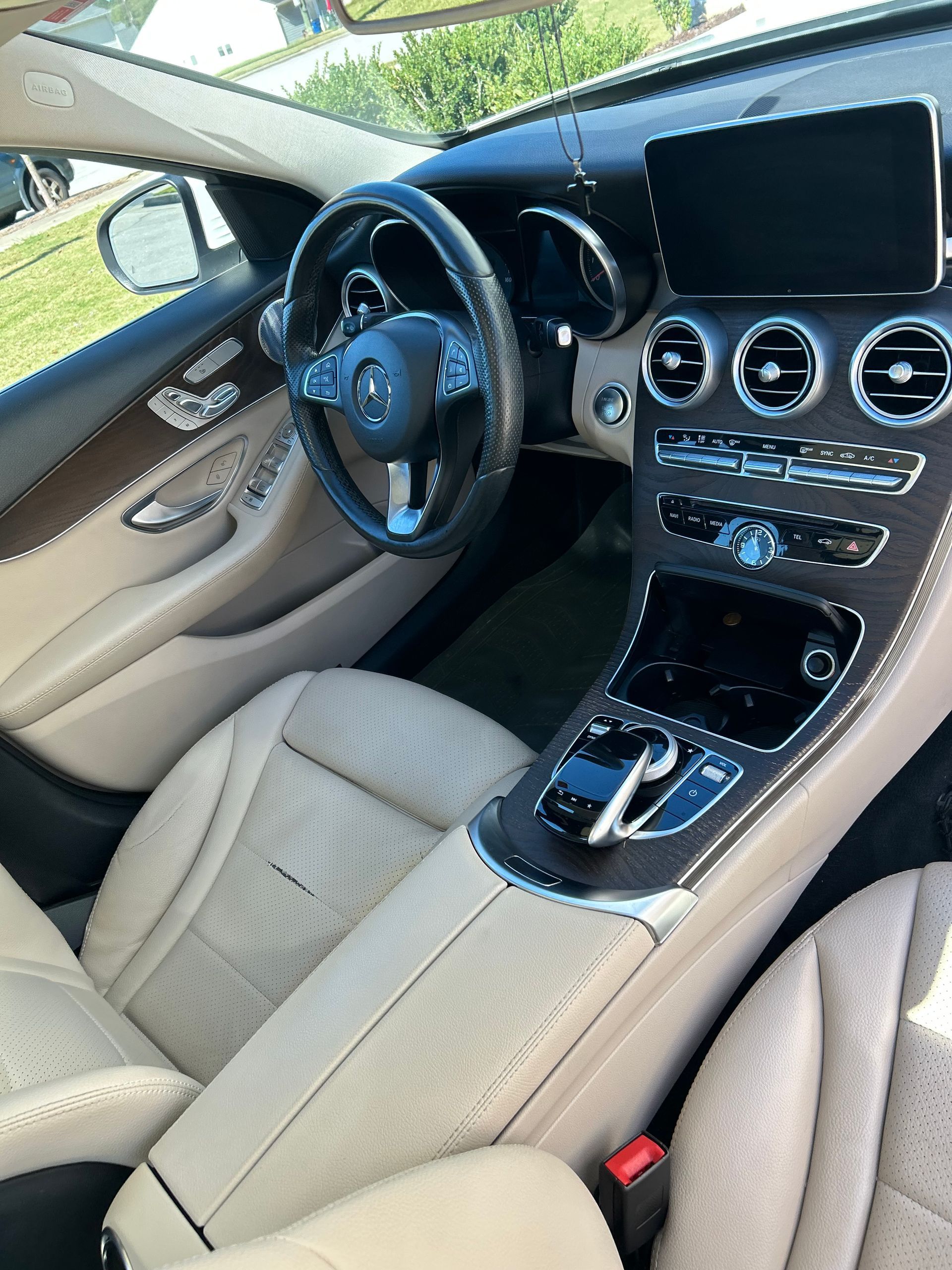 clean car. lexus. leather 
