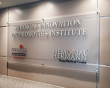 Sign for Surgical Innovation and Robotics Institute, with logos for UTHealth and Memorial Hermann.