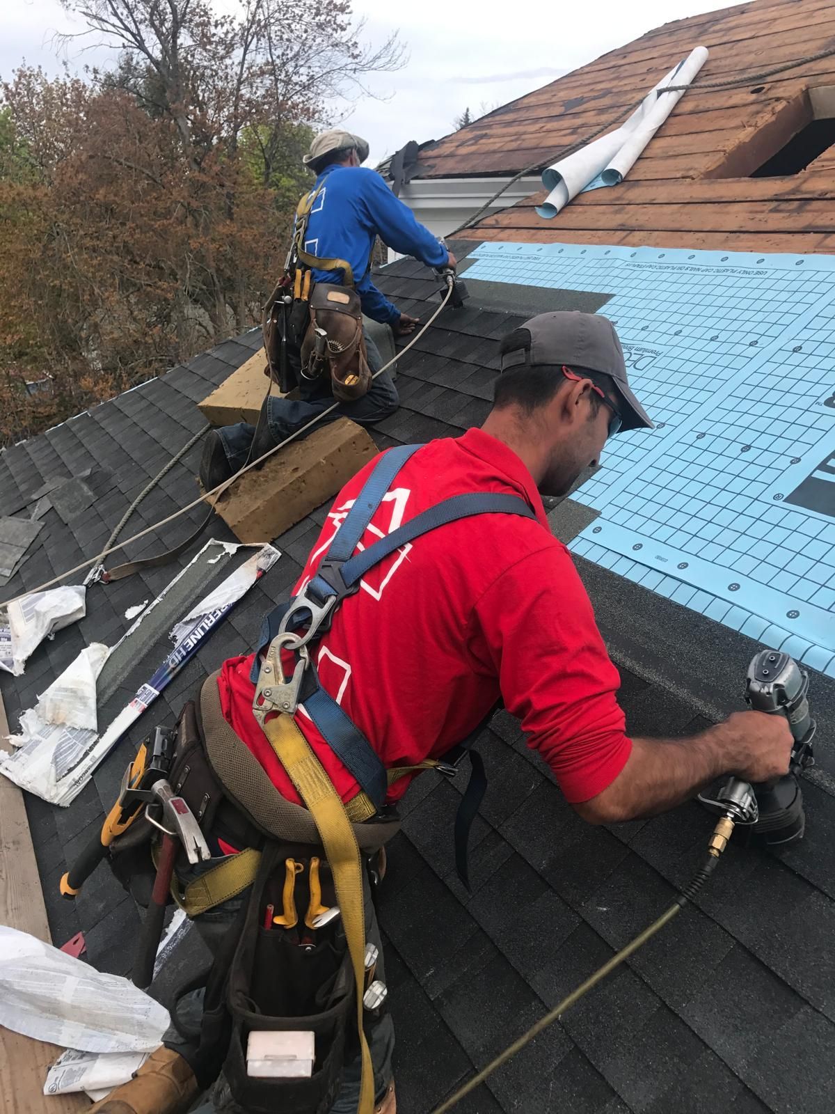 Roofing techs installing a new roof