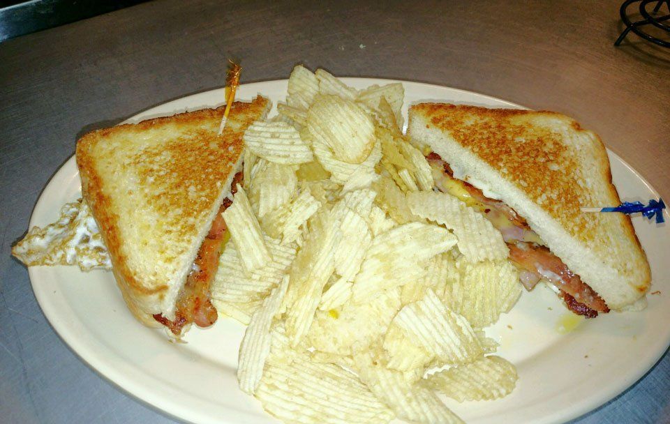 Breakfast sandwich & chips