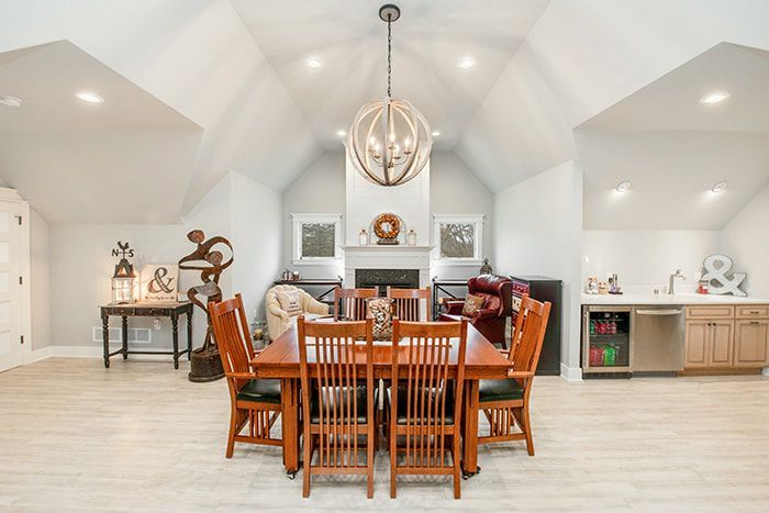 There is a dining table and chairs in the middle of the room.