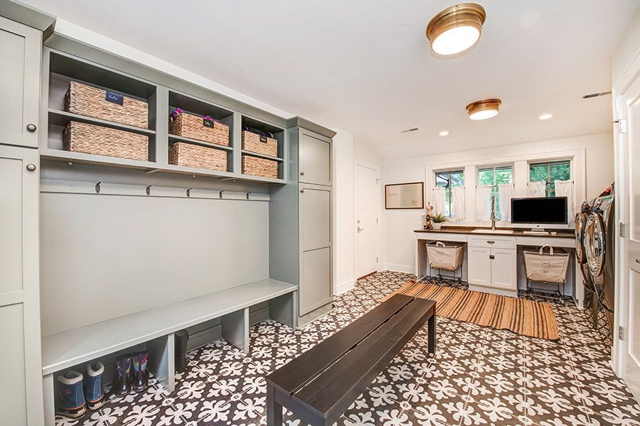 There is a bench in the middle of the room.