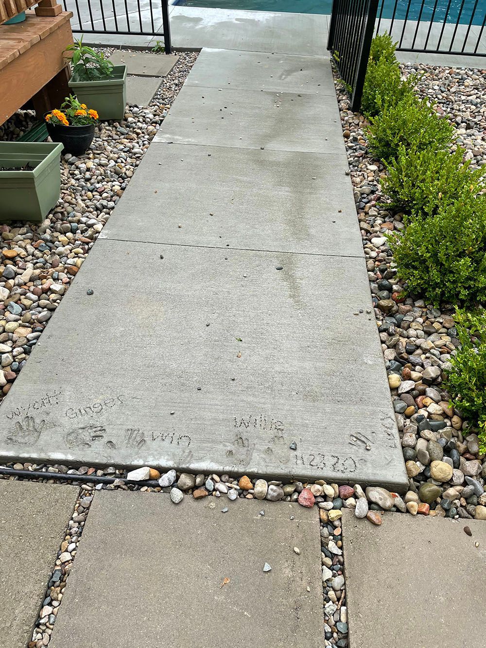 Swimming pool walkway