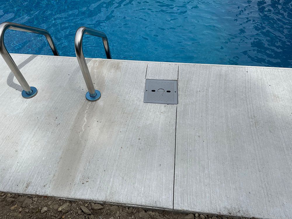 Pool handrail
