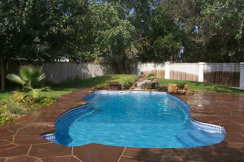 Freeform swimming pool