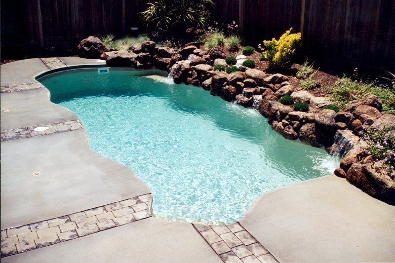 Freeform swimming pool
