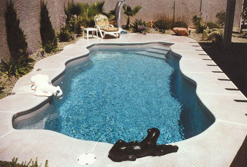 Freeform swimming pool