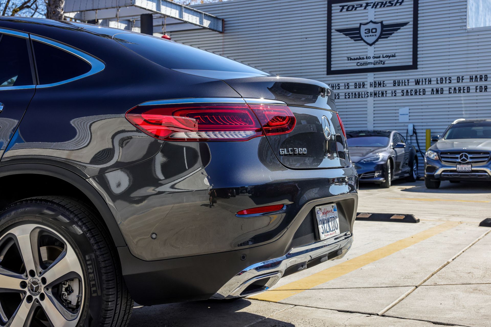 A black ram 1500 truck is parked in a parking lot.