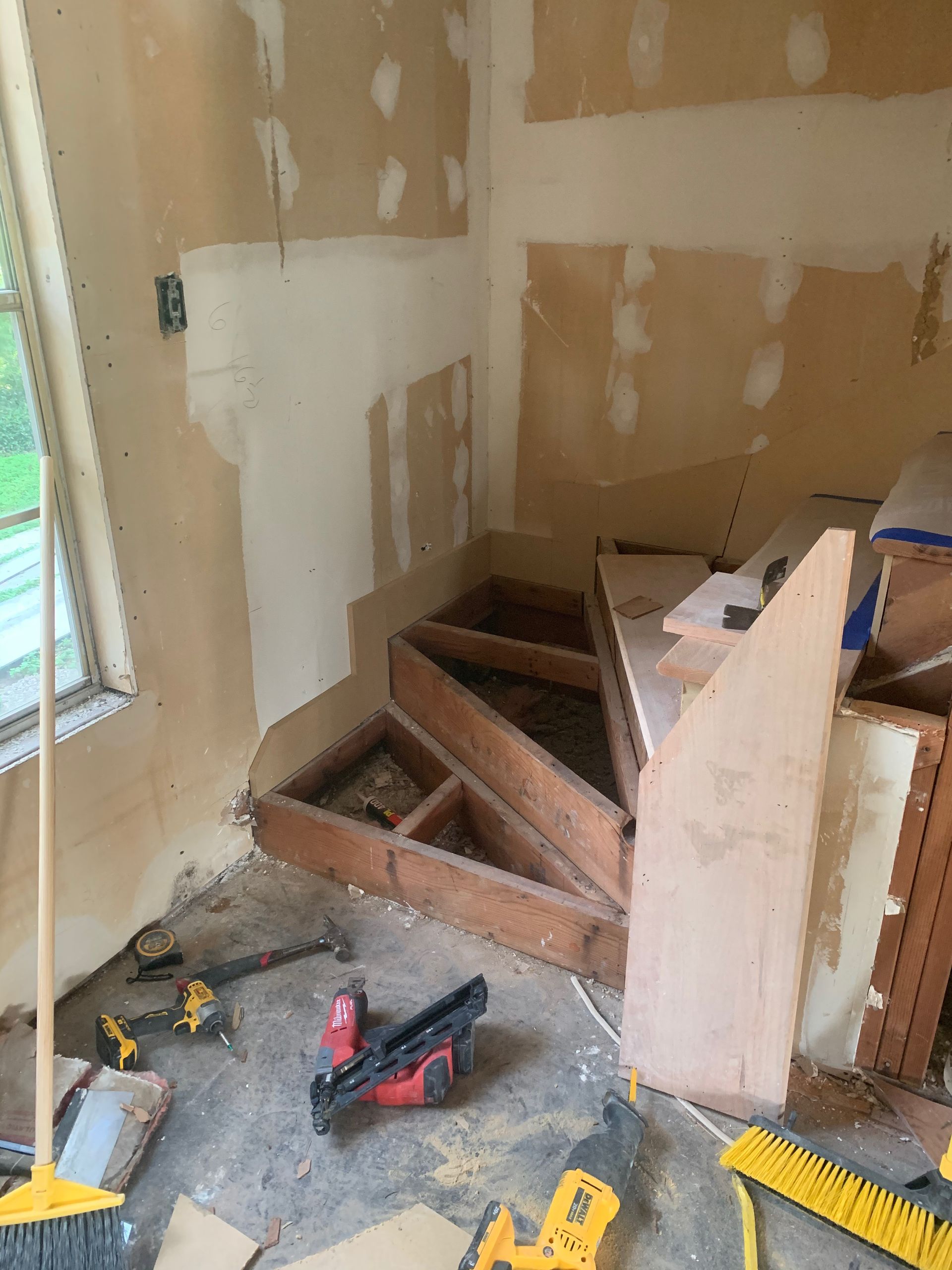 A room with a lot of tools on the floor.