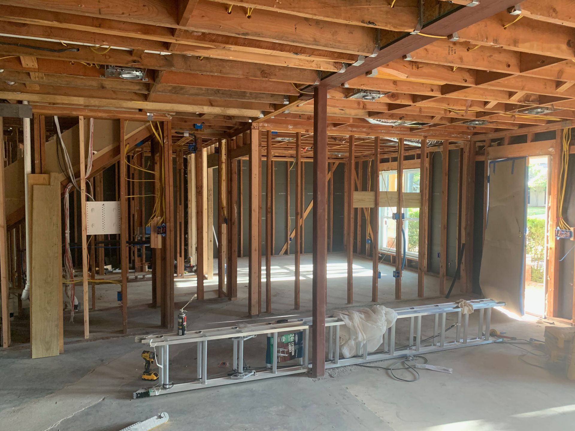A ladder is sitting in the middle of a building under construction.