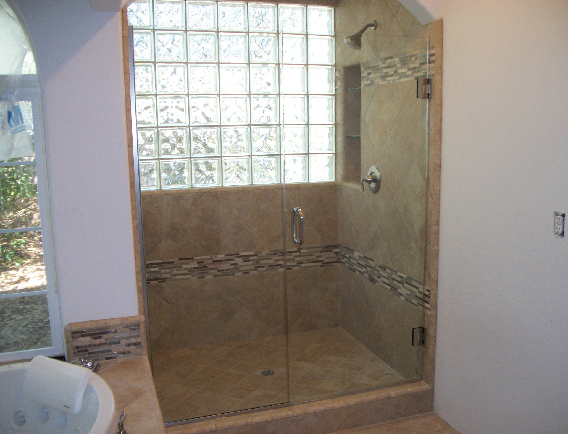 Shower glass enclosure
