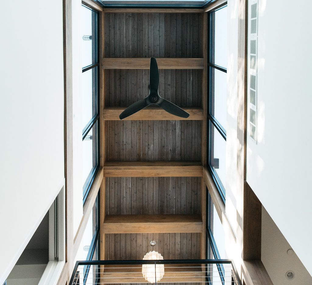 A ceiling fan is hanging from the ceiling of a building