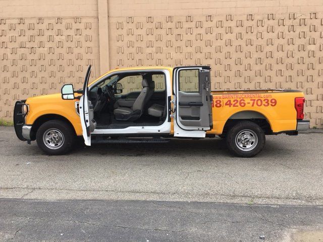 Pick up truck