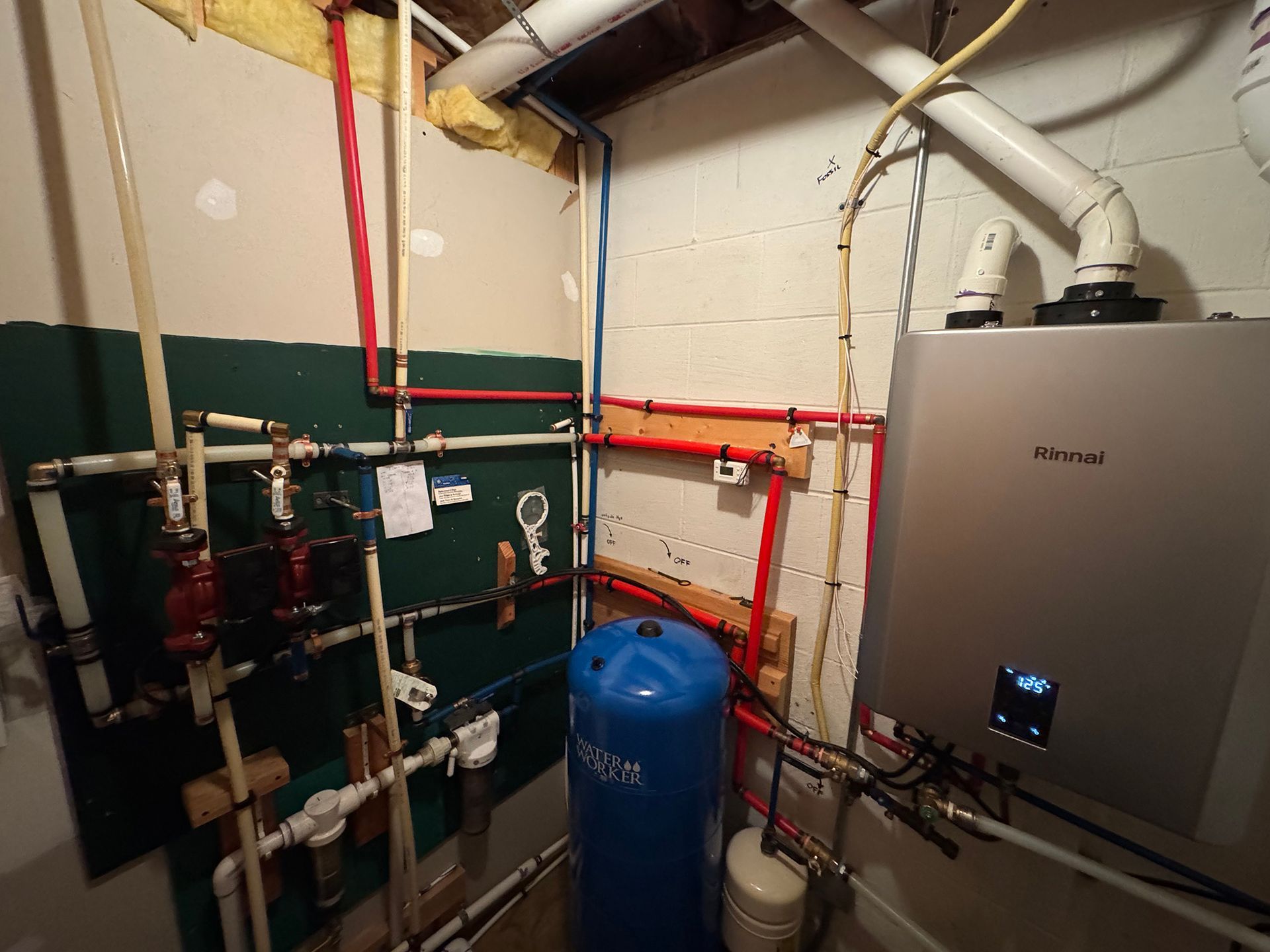 A room with a lot of pipes and a water tank