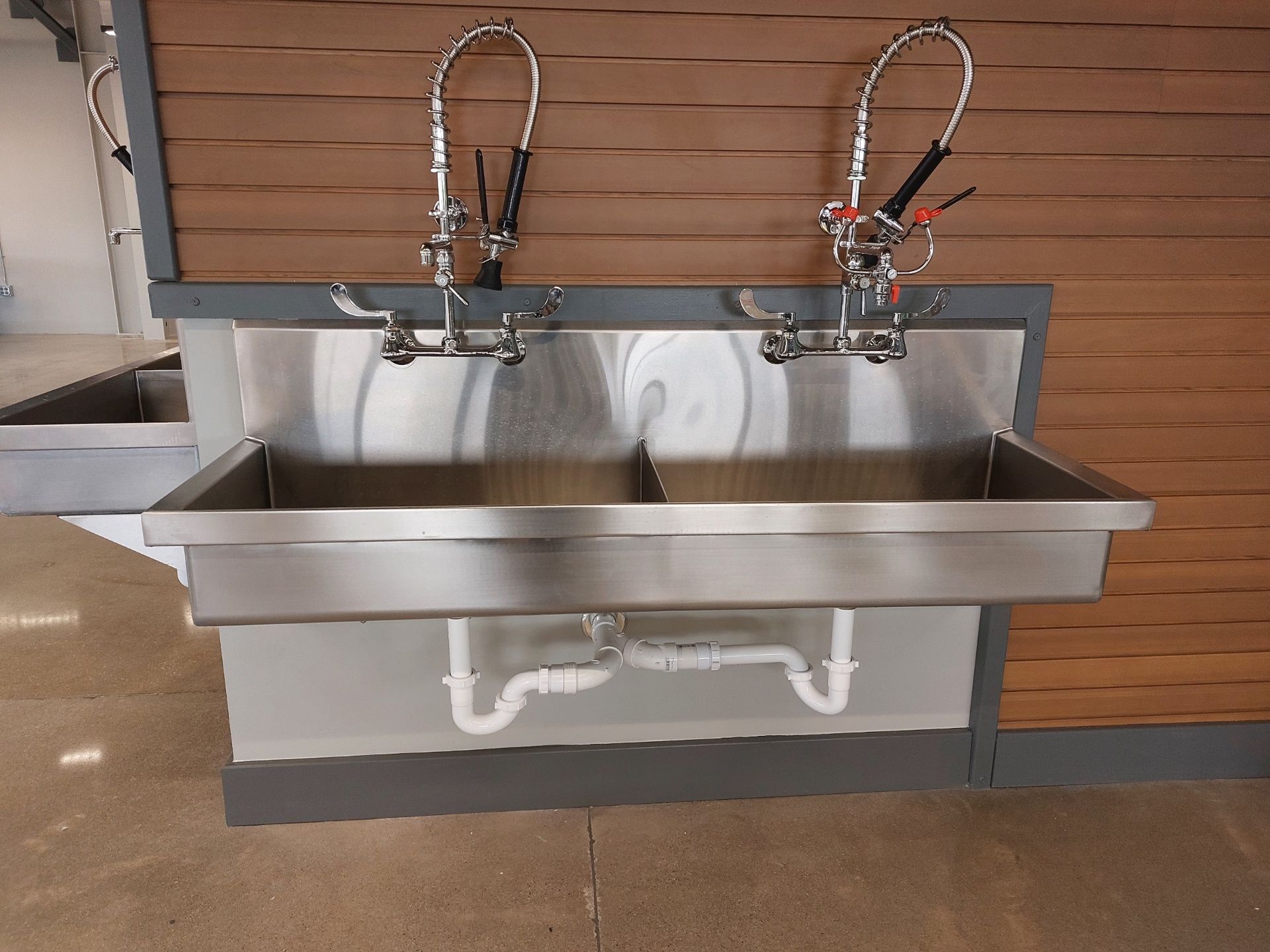 A stainless steel sink with two faucets attached to it