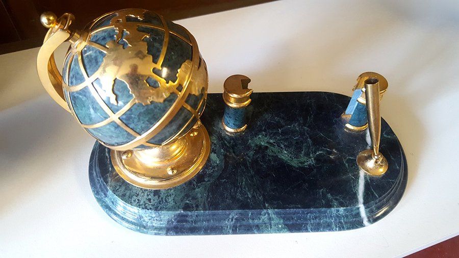 Business card holder