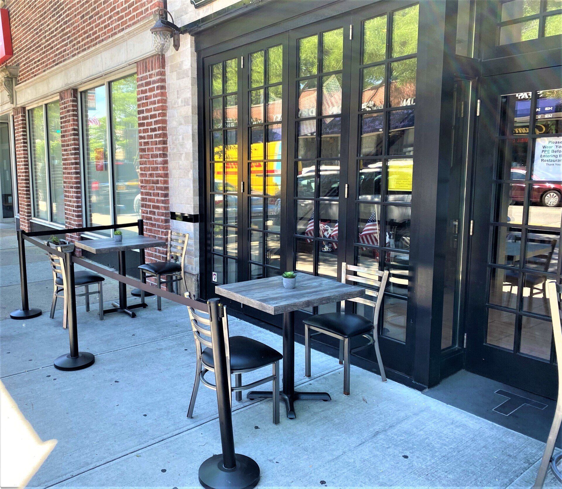 Restaurant outdoor dining