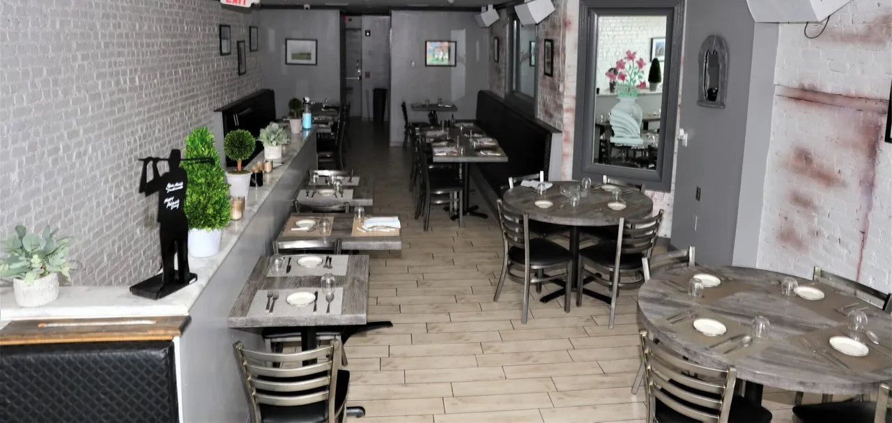 Restaurant indoor dining