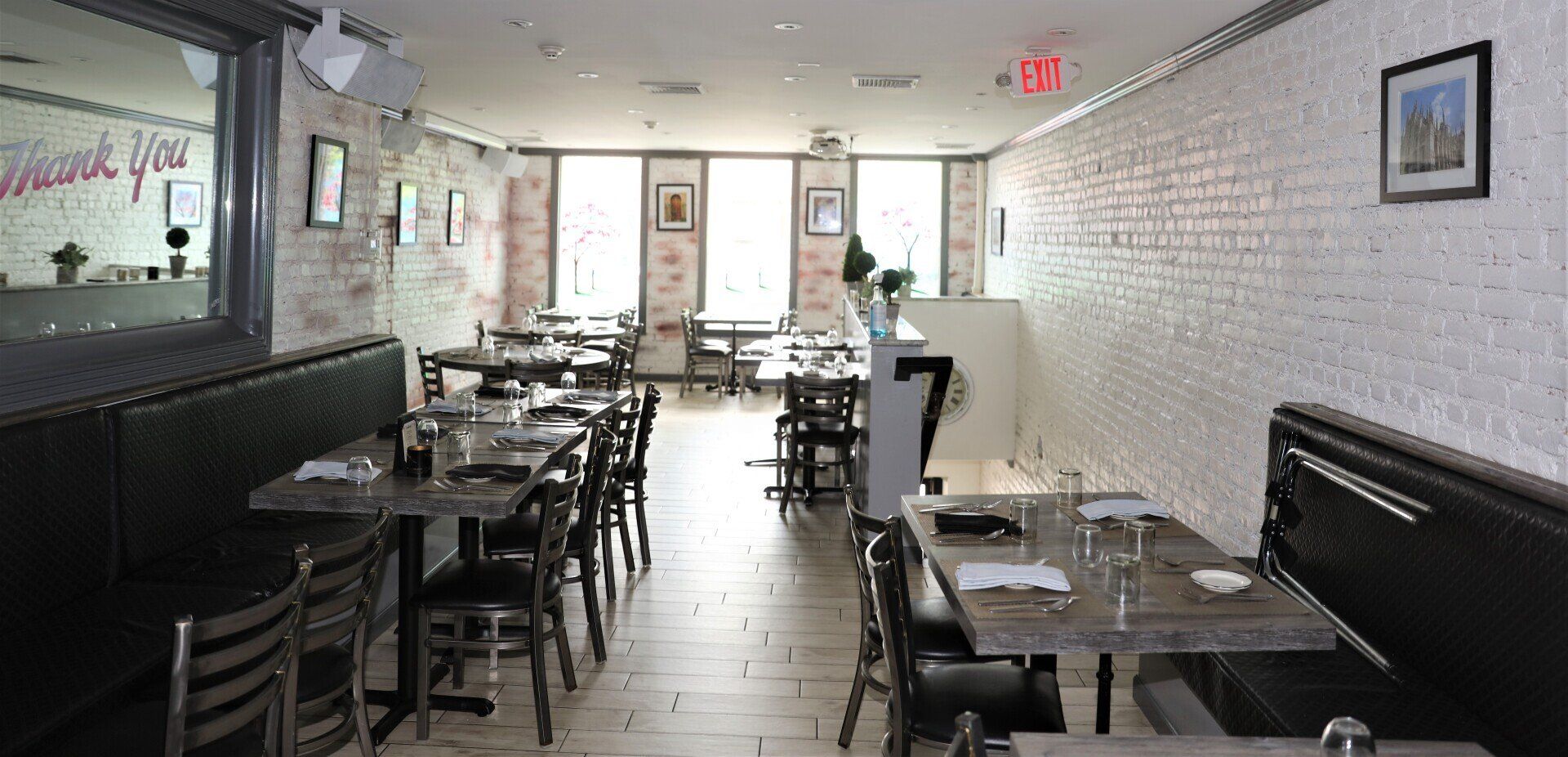 Restaurant outdoor dining