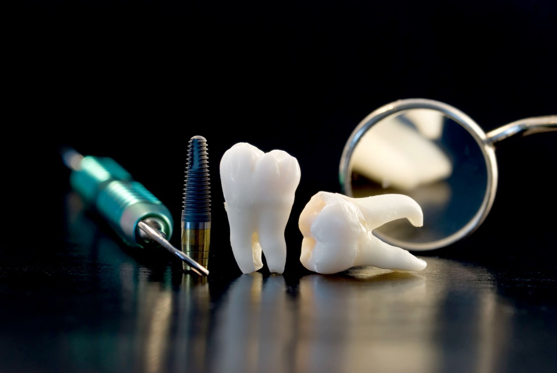 4 Things You Need to Know Before Getting a Dental Implant