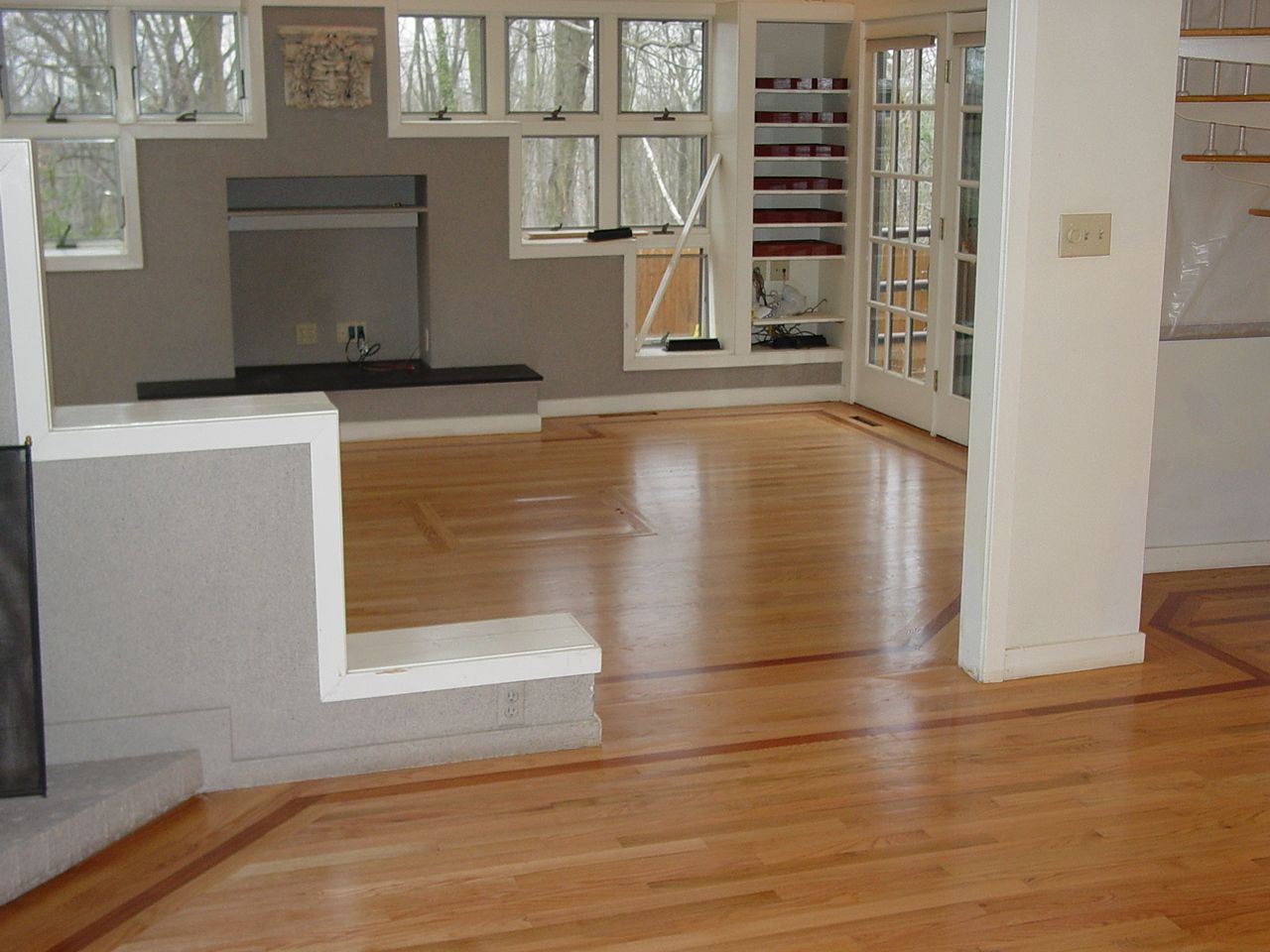 A living room with hardwood floors and a fireplace