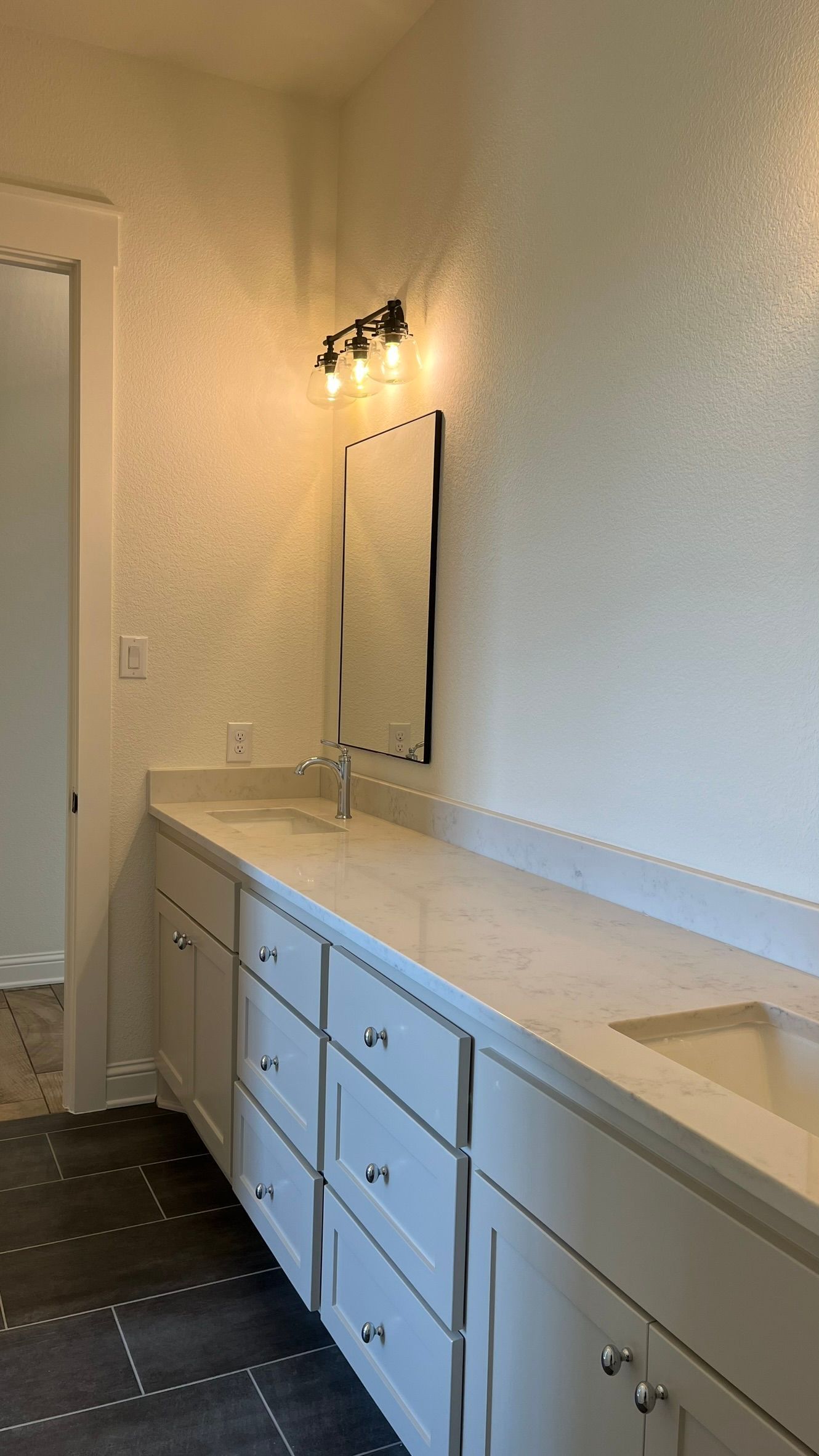 A bathroom with two sinks