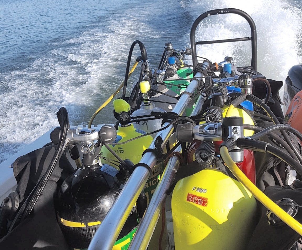 Scuba diving equipment