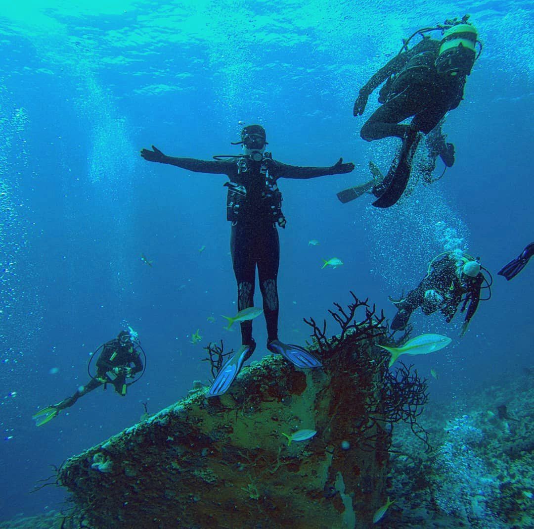 People enjoying underwater