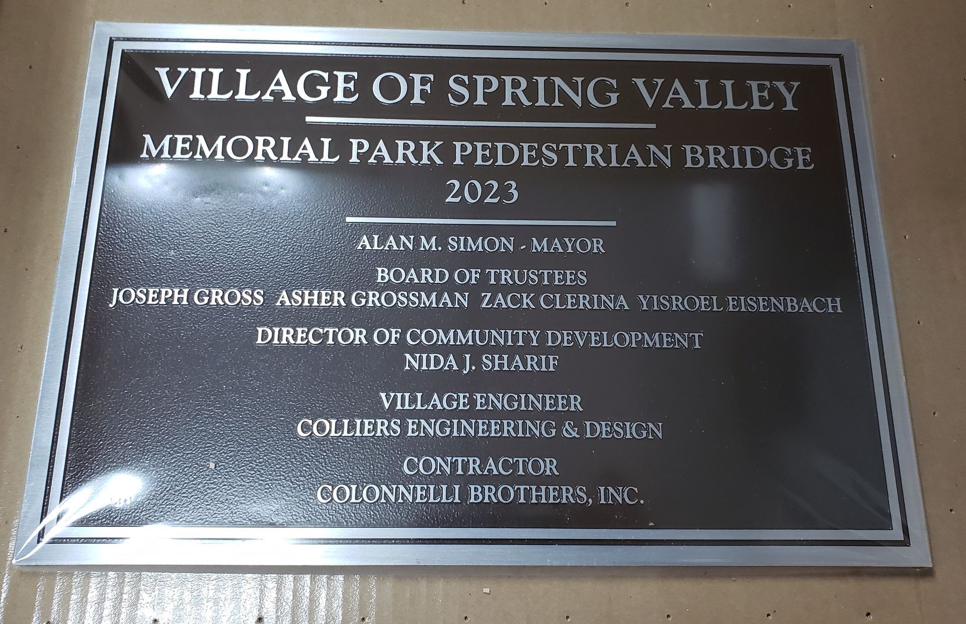 Plaque in memory of a pedestrian bridge in Spring Valley, 2023
