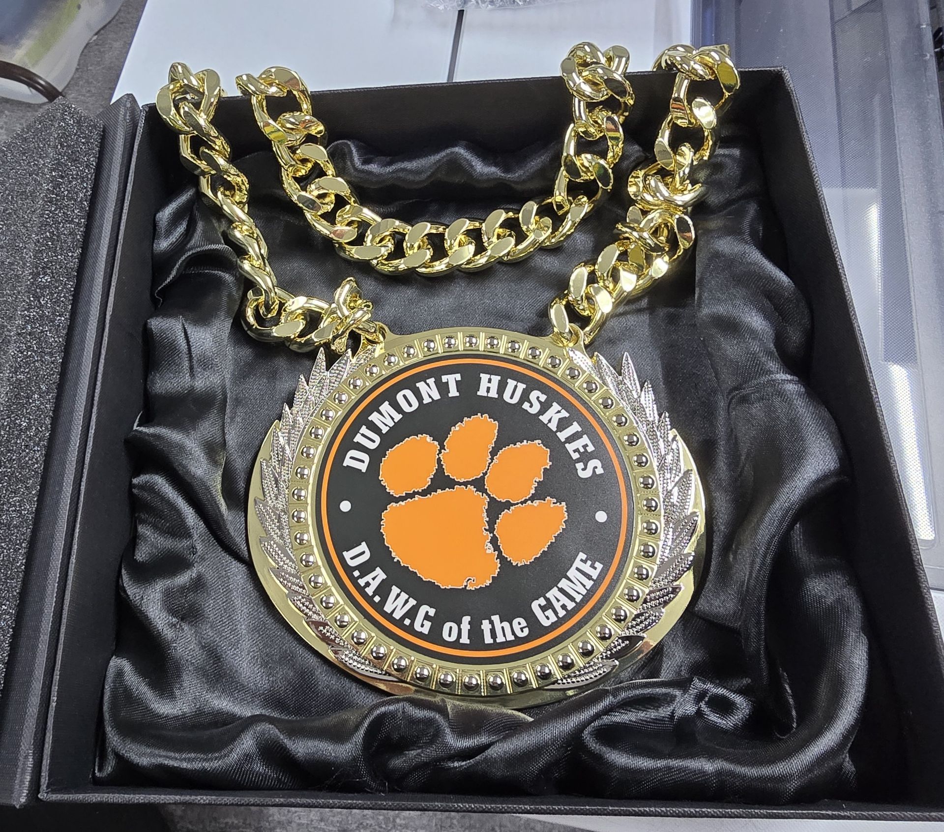 Gold chain with pendant