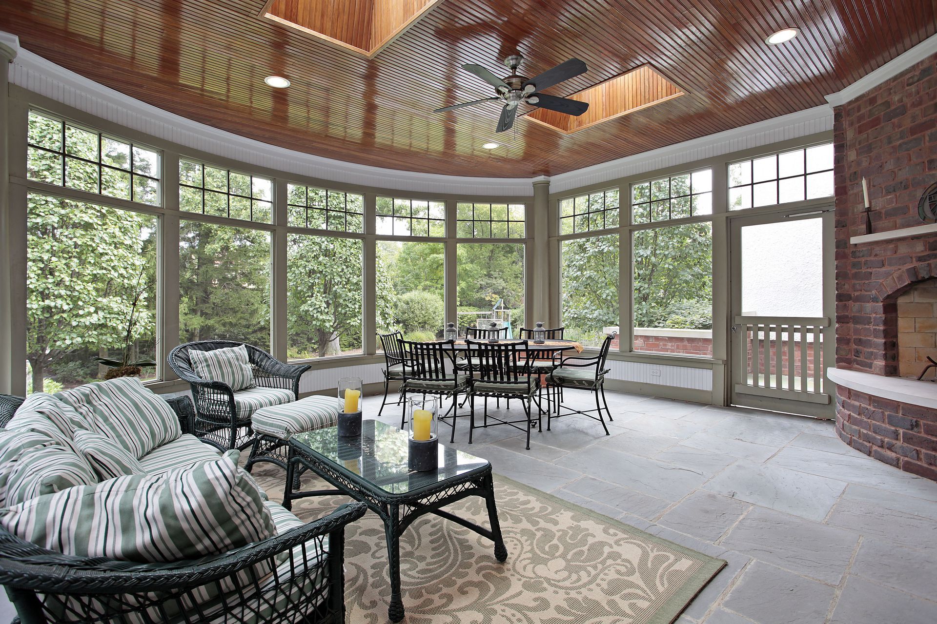 enclosed screened porch 