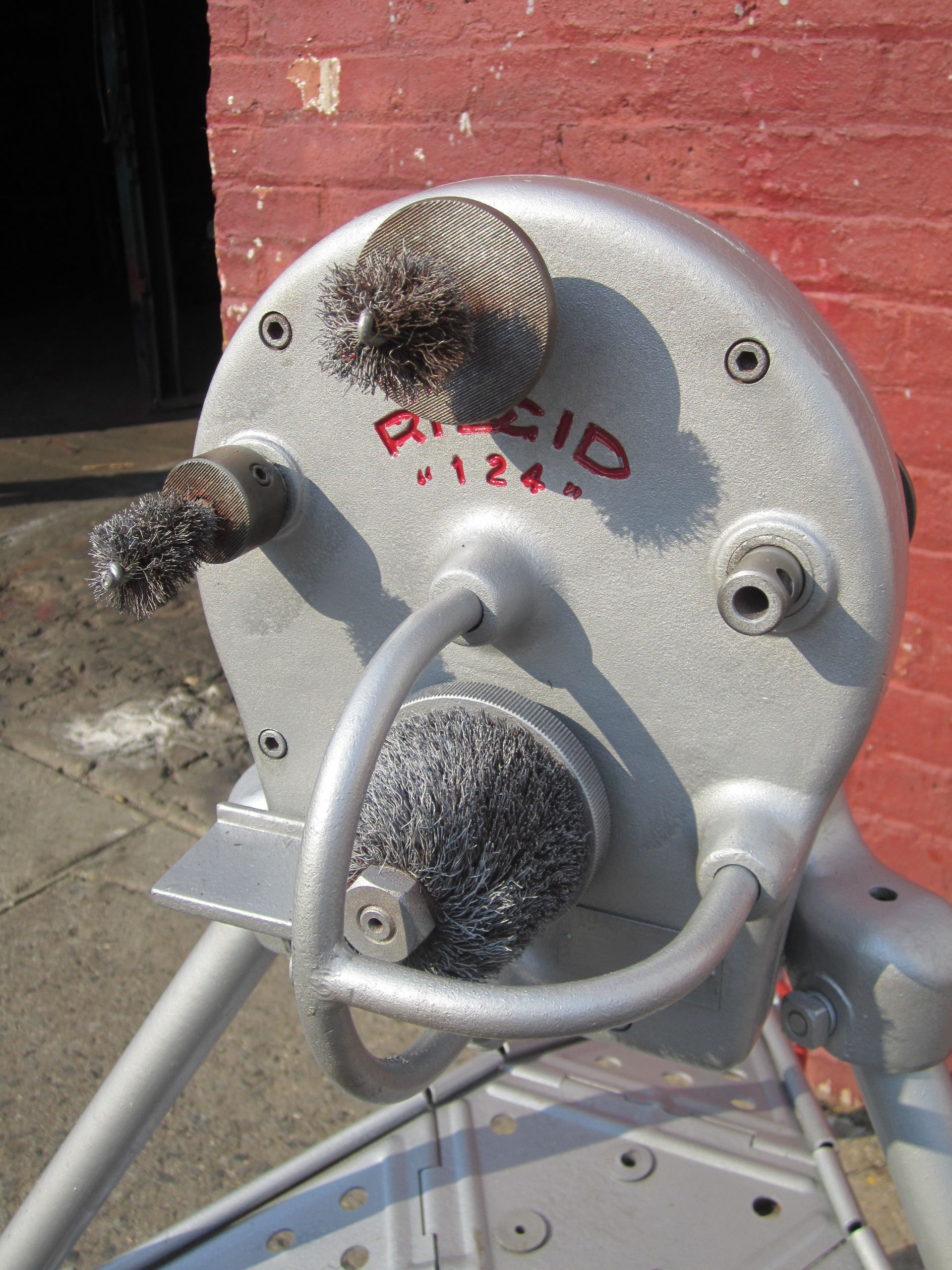 A close up of a machine that says rigid on it