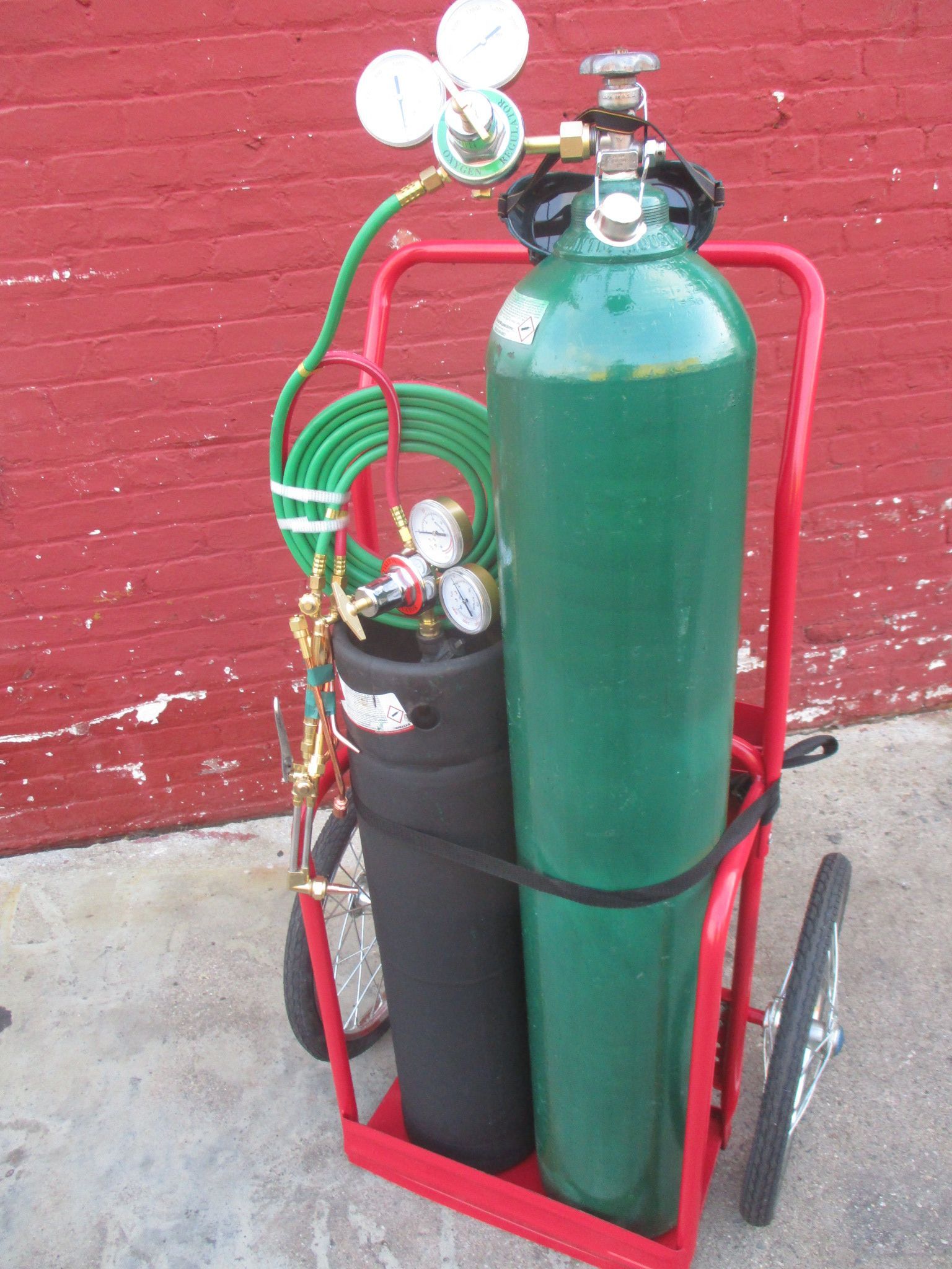 A cart with a green cylinder and a black cylinder on it