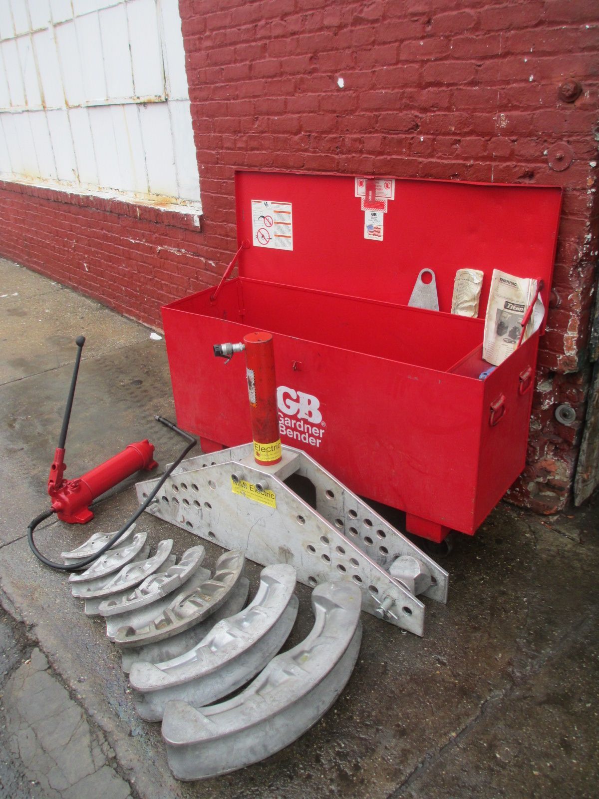 A red box with the word gb on it